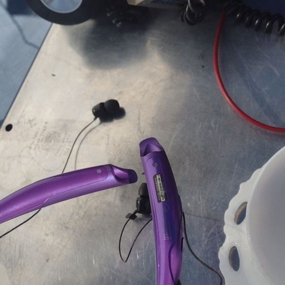 LG Purple Wireless Earbuds HBS770 NWOT - Picture 2 of 2